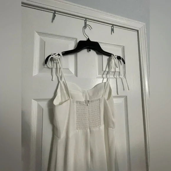 White flowy dress - Picture 3 of 6